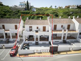 Casa aparellada a Bahía de Casares. Casa adosada en venta en casares playa