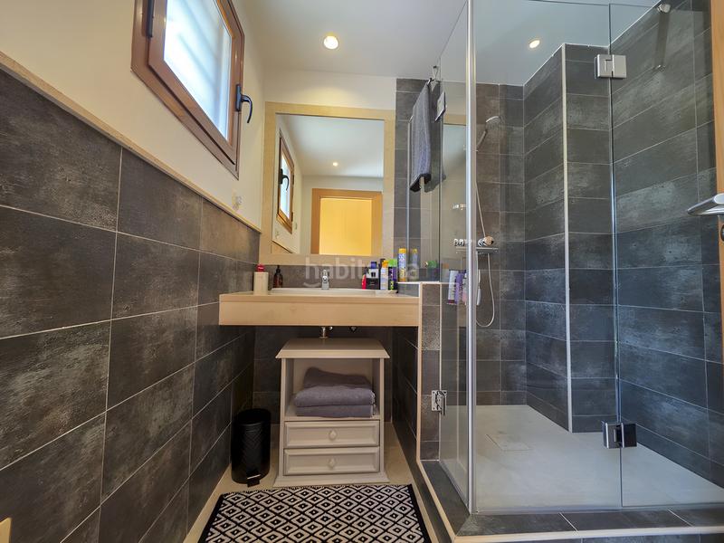 Foto ce683c98-f22c-4cb3-a9dd-bc6893bb9139. Casa pareada casa adosada en venta playa en bahía de Casares Casares