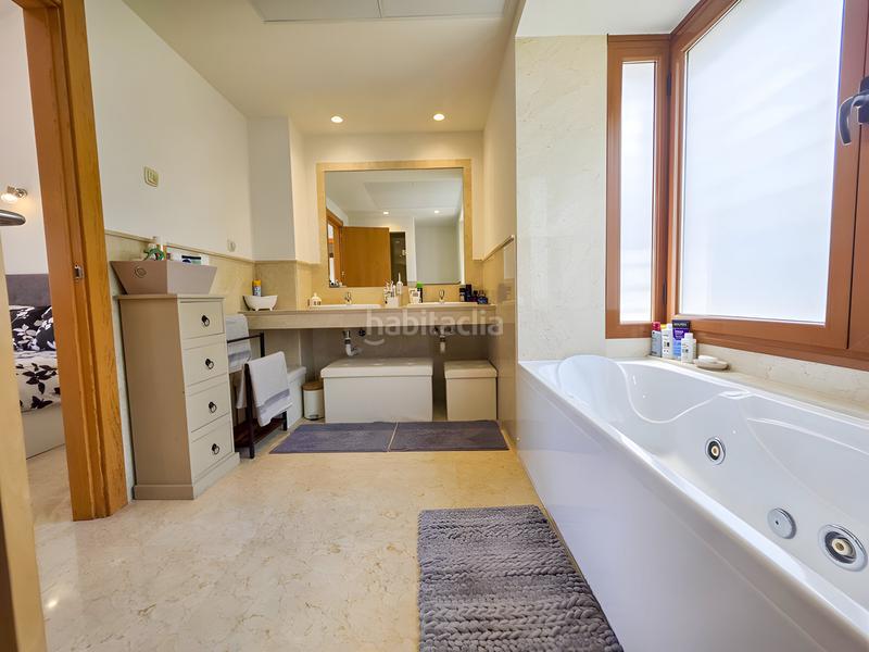 Foto e31d8509-977f-4fa7-b5aa-06d102a8fcac. Casa pareada casa adosada en venta playa en bahía de Casares Casares