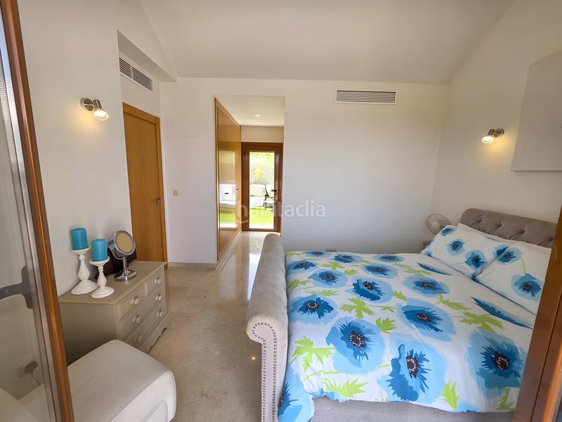 Foto ffcac288-f0eb-4437-b789-a22a27e55a29. Casa pareada casa adosada en venta playa en bahía de Casares Casares