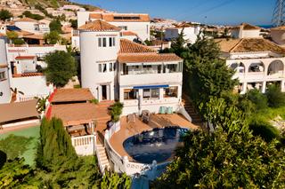 Casa a Centro. Villa independiente en venta en benalmádena