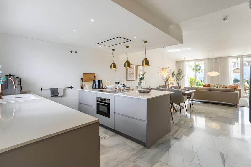 Foto 31625300-7688-454b-a4e2-149d2954a645. Casa a schiera con riscaldamento parcheggio piscina in Estepona