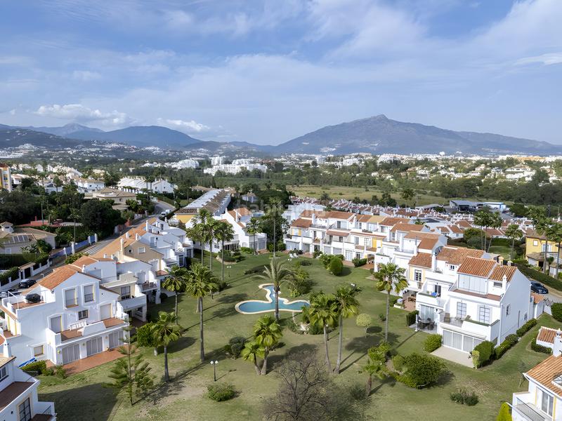 Foto 75a7ac3b-9be7-4304-a53d-ff3499b11131. Casa adosada adosado en venta en Centro Estepona