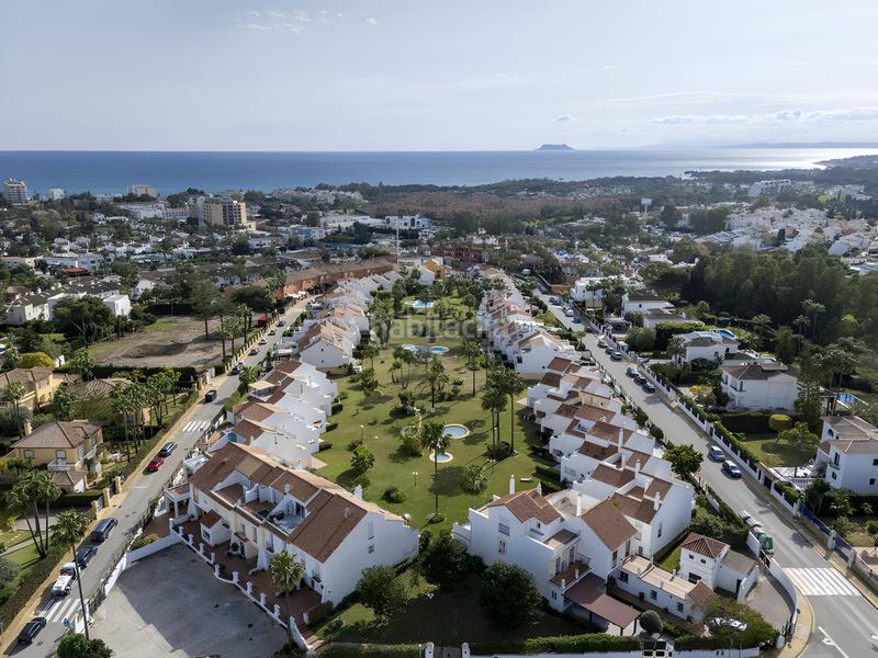 Foto 88ae75a5-fef2-4aa2-9d08-5a2aa55c9b38. Casa a schiera con riscaldamento parcheggio piscina in Estepona