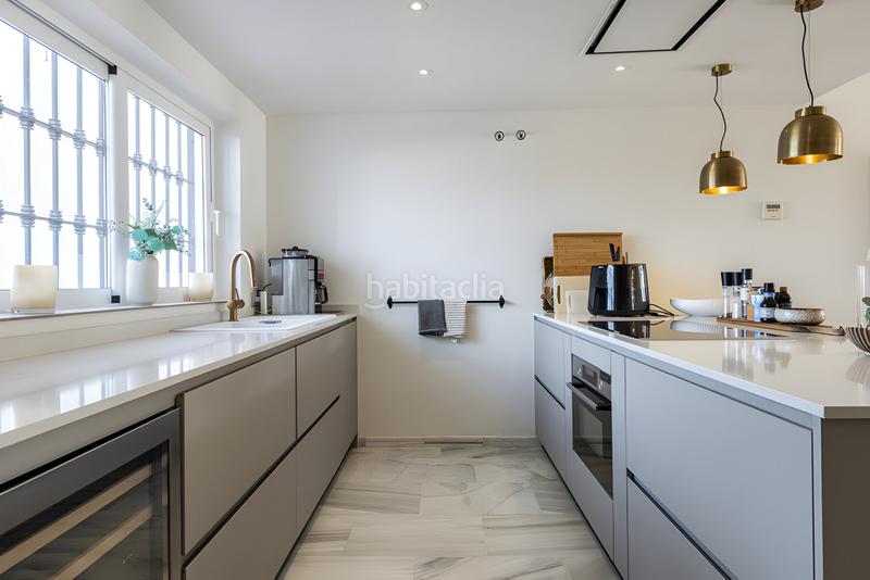 Foto 8f995888-8671-4270-bdcb-eb26c4b8a80c. Casa a schiera con riscaldamento parcheggio piscina in Estepona