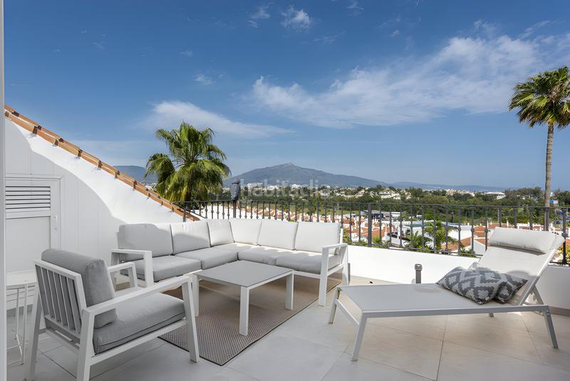 Foto b518fe81-04d0-4af0-ae31-b93fba04632f. Casa a schiera con riscaldamento parcheggio piscina in Estepona