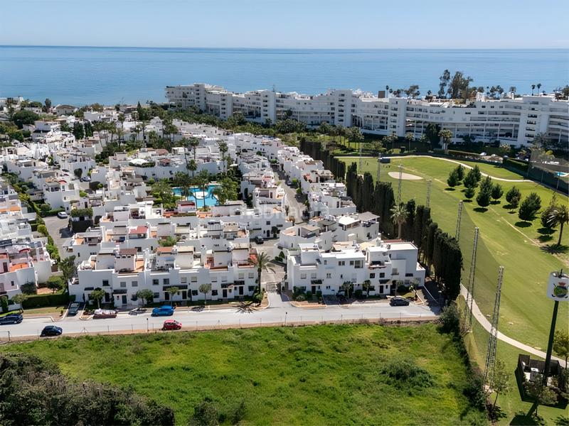 Foto 8f00e5a2-f940-40dc-bd72-6ea78ce361e5. Casa aparellada amb aparcament piscina a San Pedro de Alcántara Pueblo Marbella