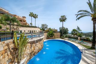 Apartament a Elviria. Apartamento en planta media en venta en elviria