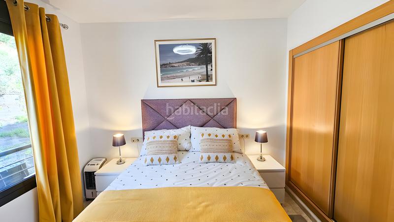 Foto 134cc6be-f37a-4b76-9641-9d08c0ad155c. Apartamento  en planta media en venta playa en Casares