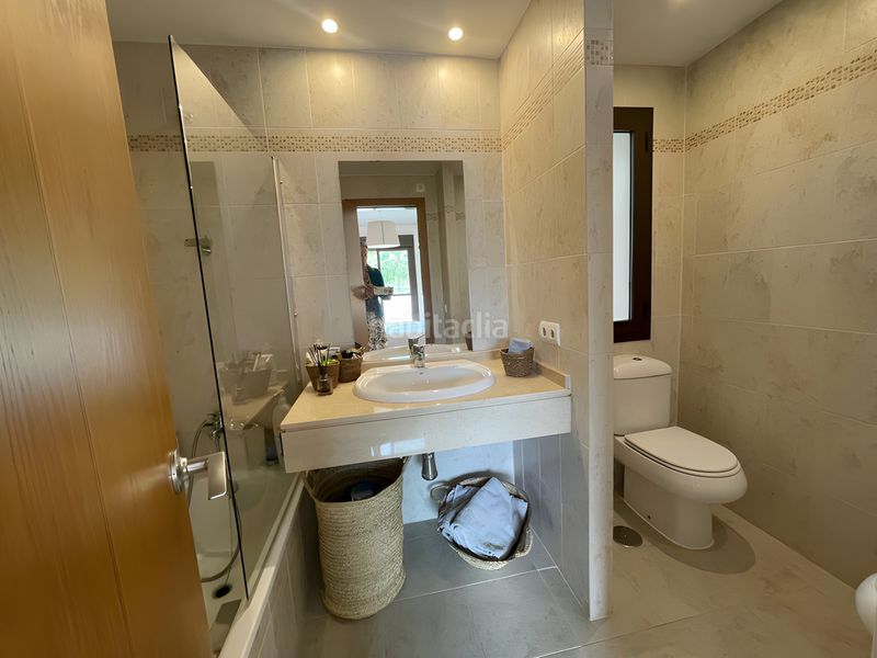 Foto 2446f6e6-be5d-4635-9e80-ad0bed22e2ad. Apartament amb aparcament piscina a Centro Estepona