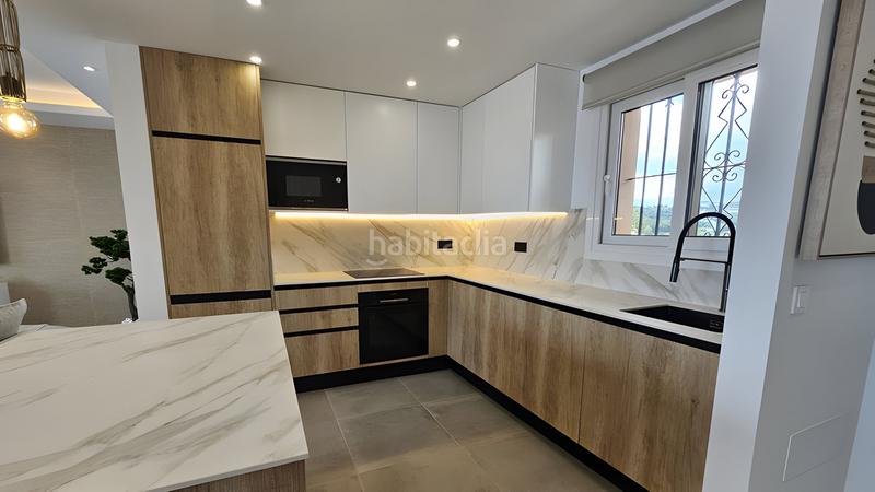 Foto 3f7946b6-1249-48f5-a1ce-2dff5dc48f4b. Attico con parcheggio piscina in Centro Estepona