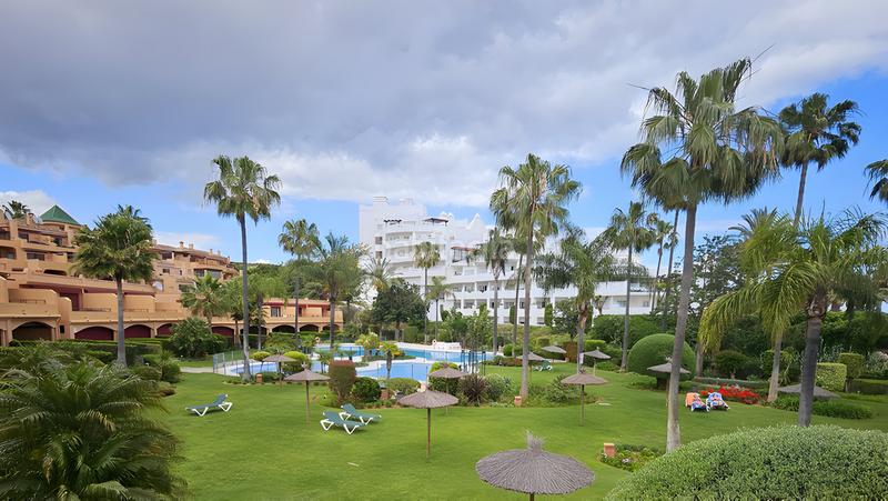 Foto 6e4e89e4-0a1a-49c7-96f8-dc48b024f945. Attico con parcheggio piscina in Centro Estepona