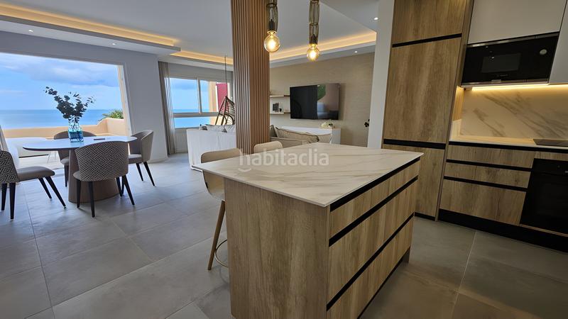 Foto c0e943cb-26df-4423-bdcf-ab3cec415a7f. Attico con parcheggio piscina in Centro Estepona