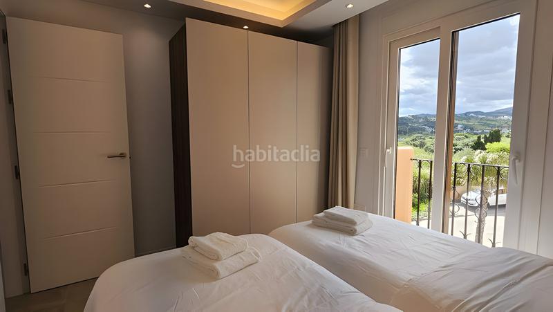 Foto f47c6901-aca8-44c6-9317-cff3d67bba1d. Attico con parcheggio piscina in Centro Estepona