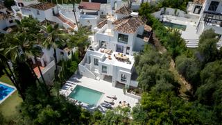 Haus in Nueva Andalucía centro. Villa independiente en venta en nueva andalucía