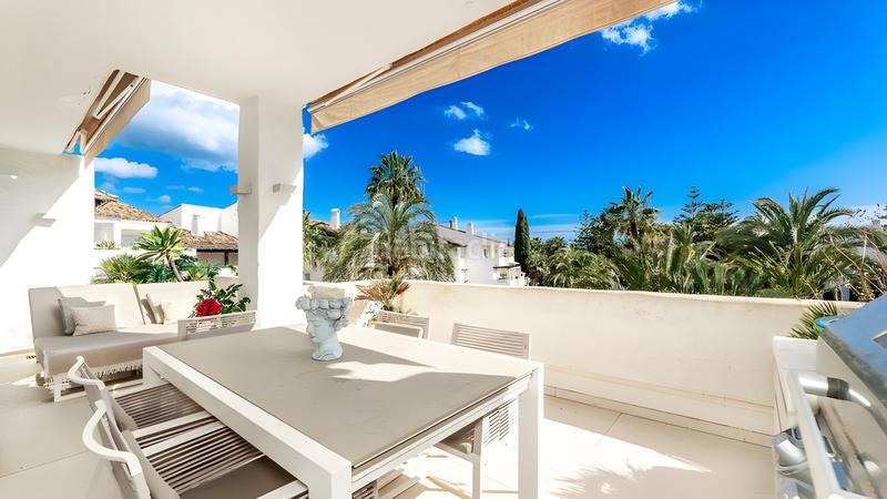 Foto 2ddf4ebb-668c-4d21-9d20-9340ce373ab6. Penthouse with pool in Puente Romano Marbella