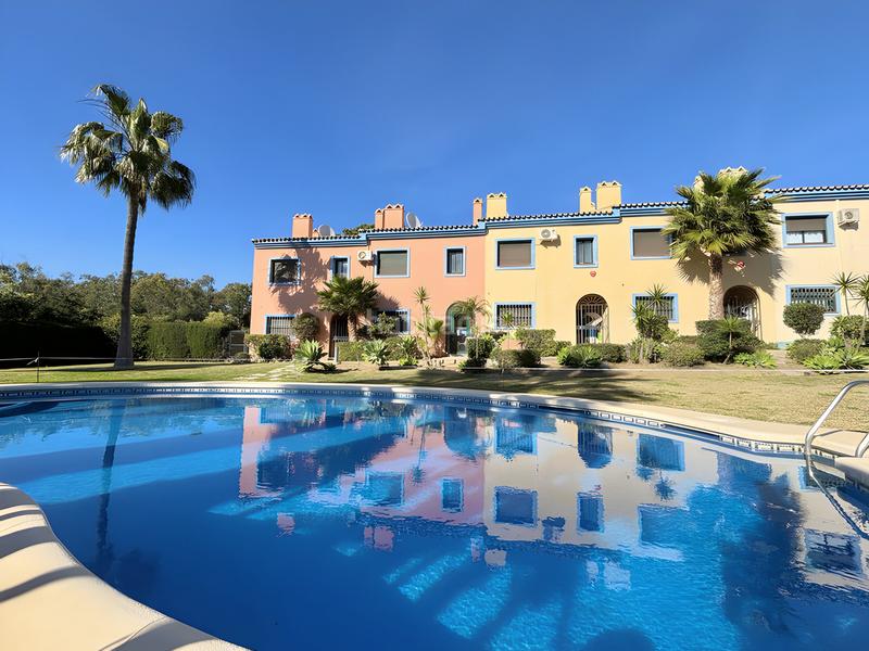 Foto 0181da3a-5ac0-4bb1-b13d-2e66ef510c1c. Casa a schiera con riscaldamento parcheggio piscina in Manilva