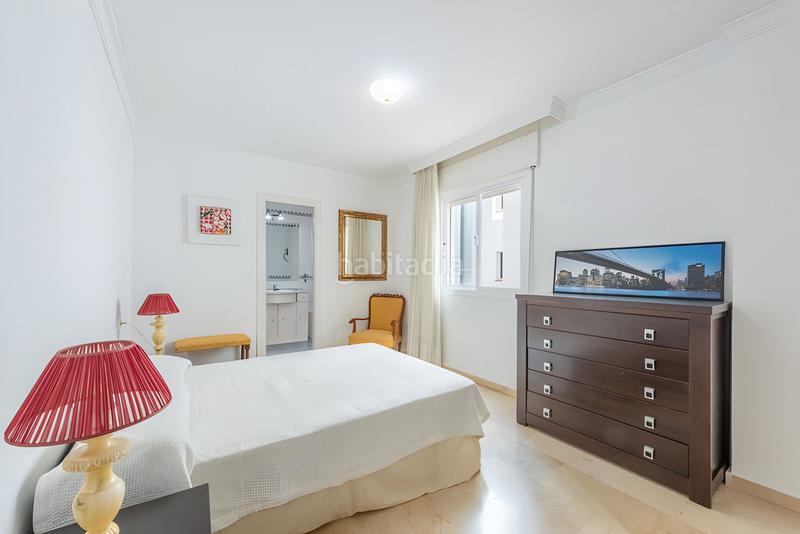 Foto a7f7d5f5-0b85-4290-8769-45ad1c96999a. Apartamento  en planta media en venta en Estepona