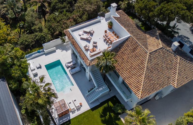 Foto aa0ee335-4459-4c20-a65d-c2b43df99c29. Casa amb aparcament piscina a Marbesa Marbella