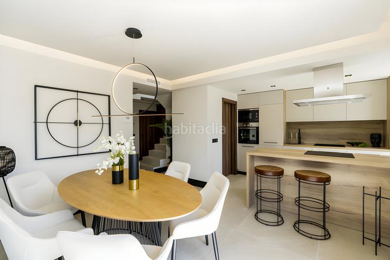 Foto a406c4d9-d0aa-4636-b67d-2a5932e0ba7a. Apartament amb aparcament piscina a Nueva Andalucía centro Marbella