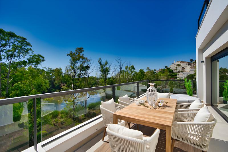 Foto d2e63517-39be-4651-94f6-bcd4944f7114. Apartament amb aparcament piscina a Nueva Andalucía centro Marbella