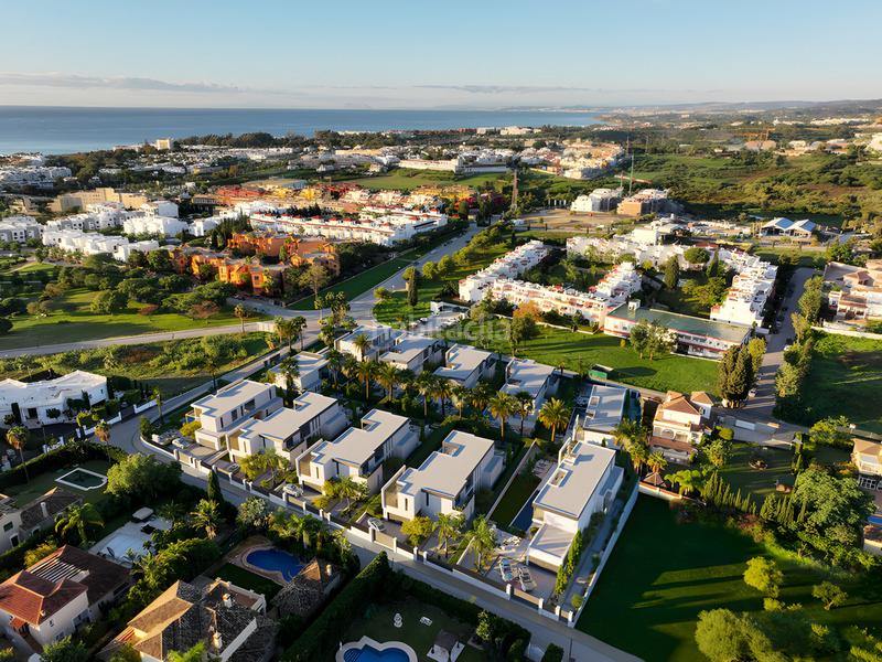 Foto 3072a2a3-ce19-49a5-9f19-ddf5d5276aa6. Haus mit parking pool in Bel - Air Estepona