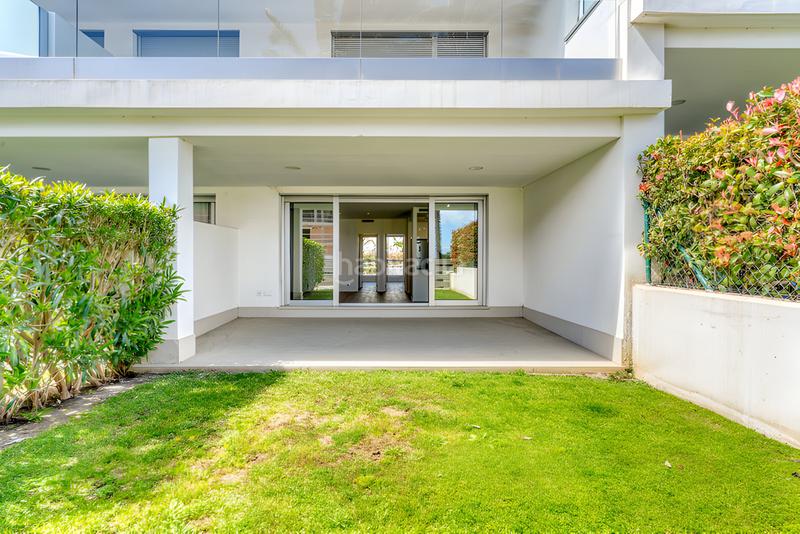 Foto 890bb8d7-6412-4271-8ead-0181f752dad7. Erdgeschoss mit parking pool in Cancelada Estepona