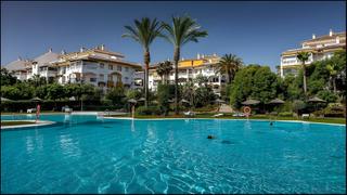 Planta baja en Nueva Andalucía centro. Apartamento en planta baja en venta en nueva andalucía