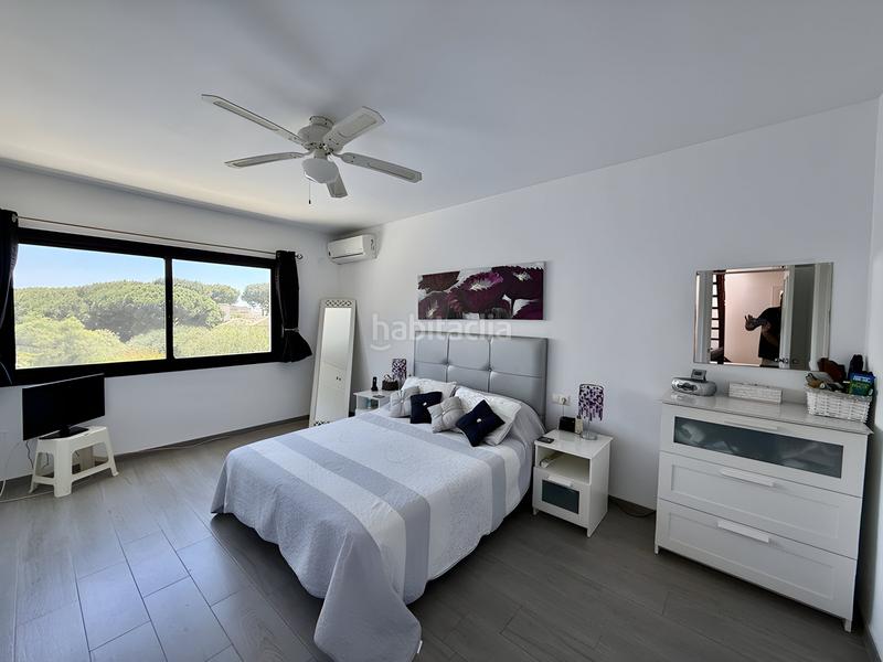 Foto 01996568-2369-45f2-b648-3d012d4417f7. Casa pareada casa adosada en esquina en venta en Calahonda en Mijas