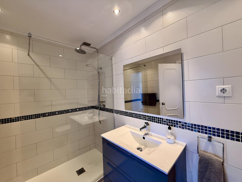 Foto 166aa792-b700-46fb-ab78-acb9697322bc. Casa pareada casa adosada en esquina en venta en Calahonda en Mijas