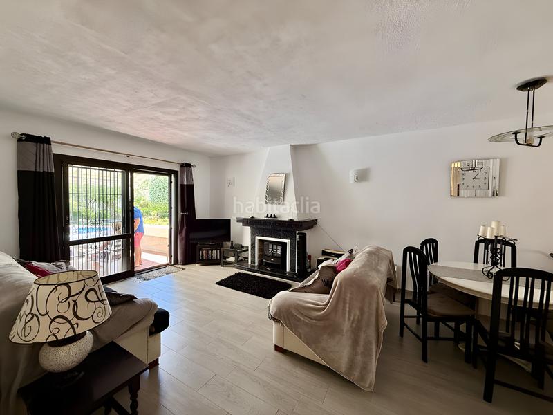 Foto 173e6d67-b332-4045-a656-9ccf645e09cb. Casa pareada casa adosada en esquina en venta en Calahonda en Mijas