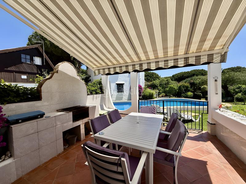 Foto 22d35e80-b0fd-4f68-b83d-b5f5f1b00ec5. Casa pareada casa adosada en esquina en venta en Calahonda en Mijas