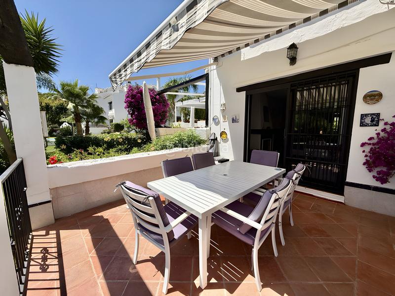 Foto 40689b59-0c21-42e3-9c4e-eae3a3d422ea. Casa pareada casa adosada en esquina en venta en Calahonda en Mijas