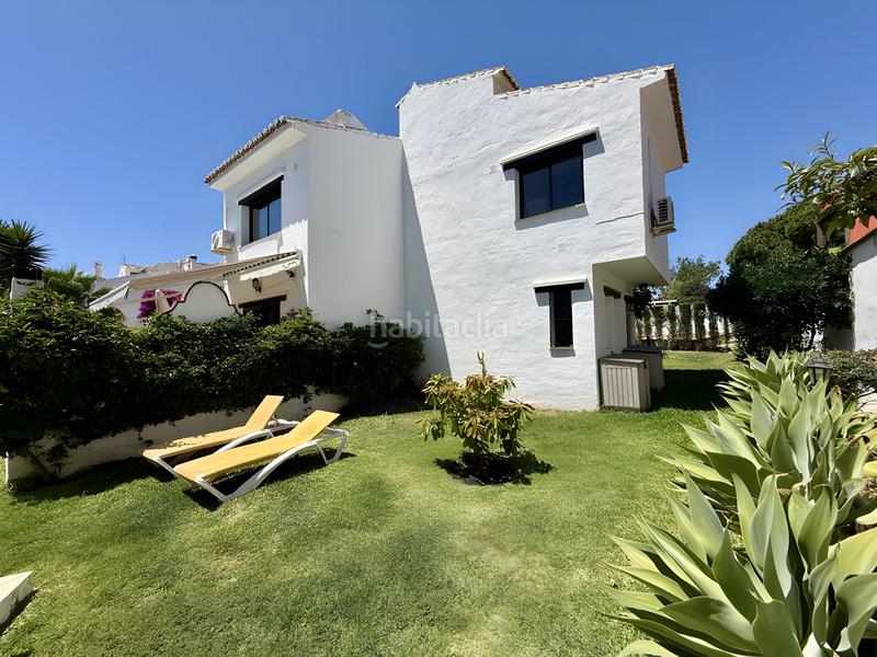 Foto 95126029-7aa9-4336-a423-250ae36cc1da. Casa pareada casa adosada en esquina en venta en Calahonda en Mijas