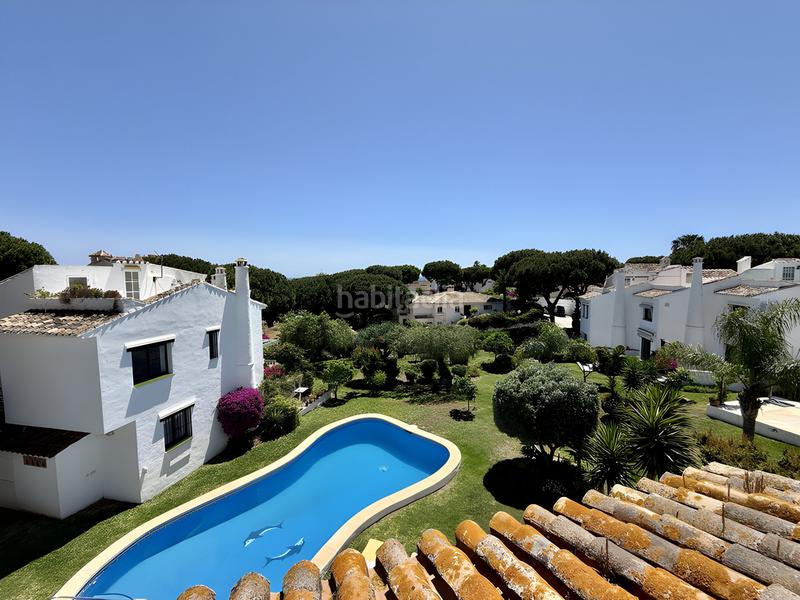 Foto 9a6f80a7-2b0a-48a0-92c9-4c9e21e855c9. Casa pareada casa adosada en esquina en venta en Calahonda en Mijas