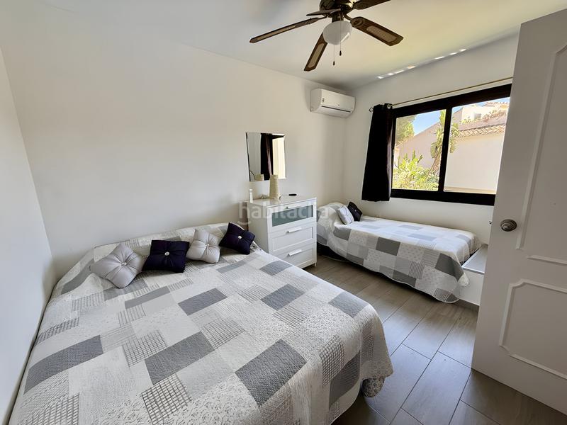 Foto af1e9afe-abf9-46fe-8b77-b8cc6c3f9389. Casa pareada casa adosada en esquina en venta en Calahonda en Mijas