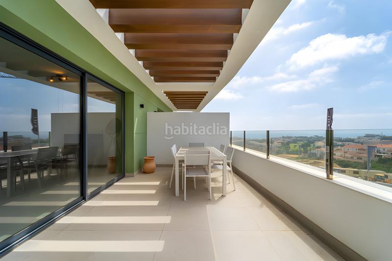 Foto b77a0504-0a02-4eea-b16a-02184b653e34. Apartament amb calefacció aparcament piscina a El Faro de Calaburra - Chaparral Mijas