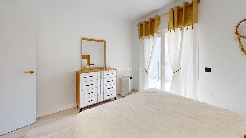 Foto b8f9901e-04c4-4f82-9eba-1bc4a79a503c. Apartamento  en planta media en venta en Fuengirola