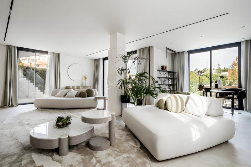 Foto 56960037-c2a5-43ff-b503-abeca4afe03e. Casa amb aparcament piscina a El Madroñal Benahavís