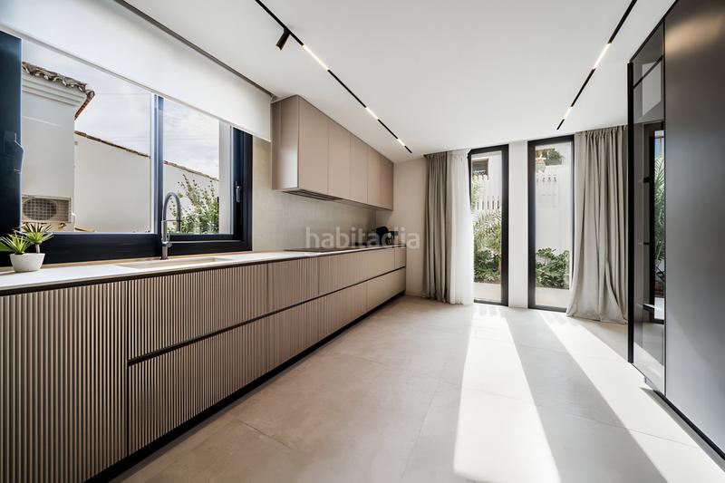 Foto b7f17017-ac2e-4c5e-baee-c8bddb499743. Casa amb aparcament piscina a El Madroñal Benahavís