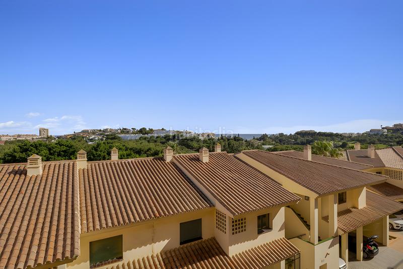 Foto 5498bf21-f2af-488e-8caf-cddf8e71ef47. Planta baixa amb aparcament piscina a Zona Centro Comercial Torrequebrada Benalmádena