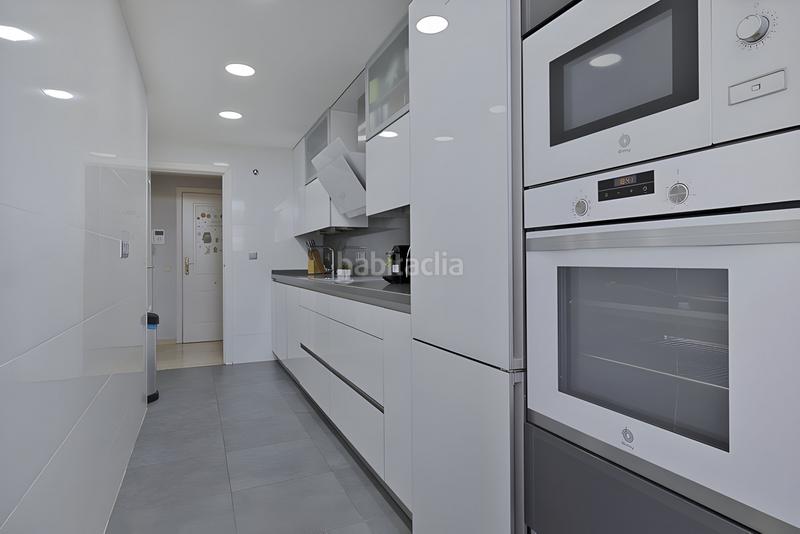 Foto 751560cb-5891-421b-b36f-a81f3171fbc7. Planta baixa amb aparcament piscina a Zona Centro Comercial Torrequebrada Benalmádena