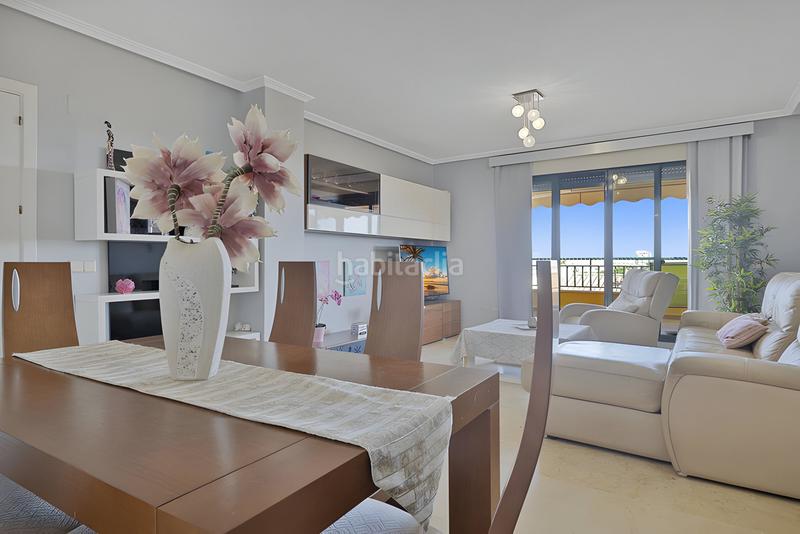 Foto c5489ad4-0cf0-49eb-aa48-ea7b9fc02816. Planta baixa amb aparcament piscina a Zona Centro Comercial Torrequebrada Benalmádena