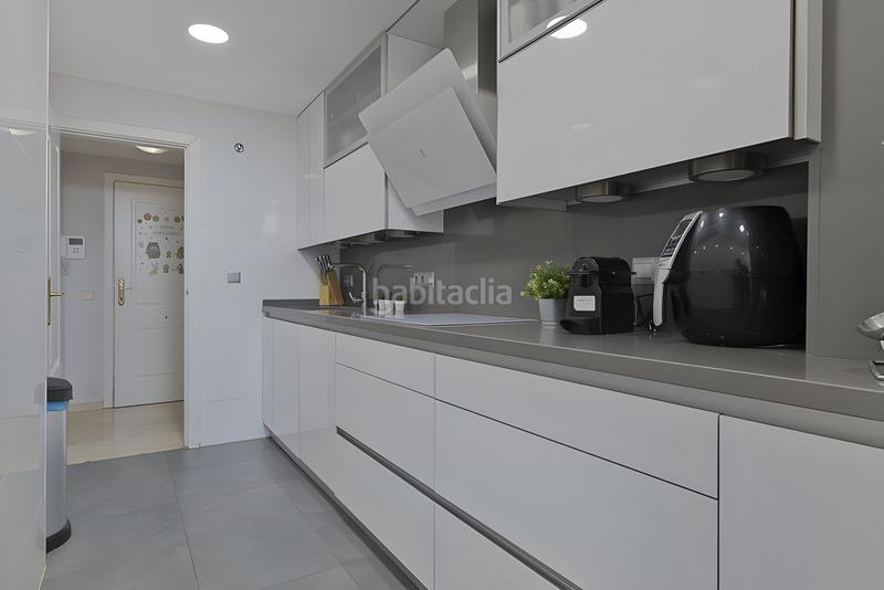 Foto cb4e5271-2eaa-4441-9764-f30e57b5d004. Planta baixa amb aparcament piscina a Zona Centro Comercial Torrequebrada Benalmádena