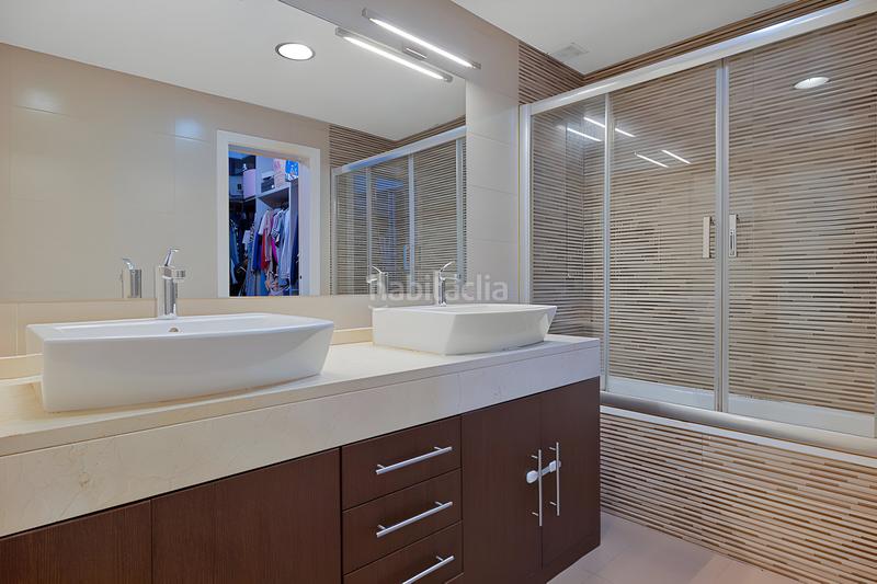 Foto e2ed9f30-ddee-48b6-bcdd-9b0b376d129b. Planta baixa amb aparcament piscina a Zona Centro Comercial Torrequebrada Benalmádena