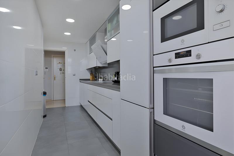 Foto f70b0477-31d9-4680-b7ec-cbb74f903197. Planta baixa amb aparcament piscina a Zona Centro Comercial Torrequebrada Benalmádena