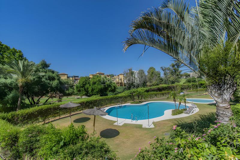 Foto f04e959f-fce4-4b97-85ce-13e0e3012945. Apartamento  en planta media en venta en Guadalmina Alta en Marbella