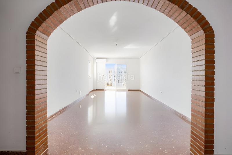 Foto 5c5f9fdf-7d11-47e1-8392-77f51a685895. Apartamento  en última planta en venta en Torremolinos