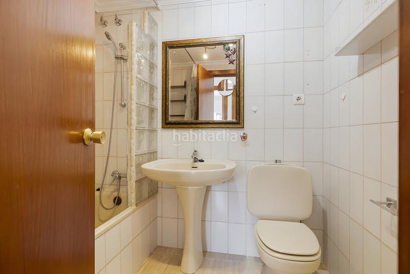 Foto 5fa49d19-426a-42e3-a220-5ebb17216d23. Apartamento  en última planta en venta en Torremolinos