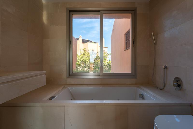 Foto 5f11cbab-7b32-40e3-bad2-649b2313f16c. Casa adosada adosado en venta en Riviera del Sol en Mijas